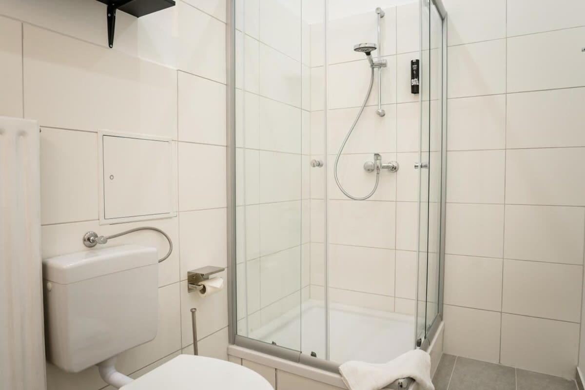 Spacious 3Br Plus Ac Self Check-In Street Parking Berlin Eksteriør billede